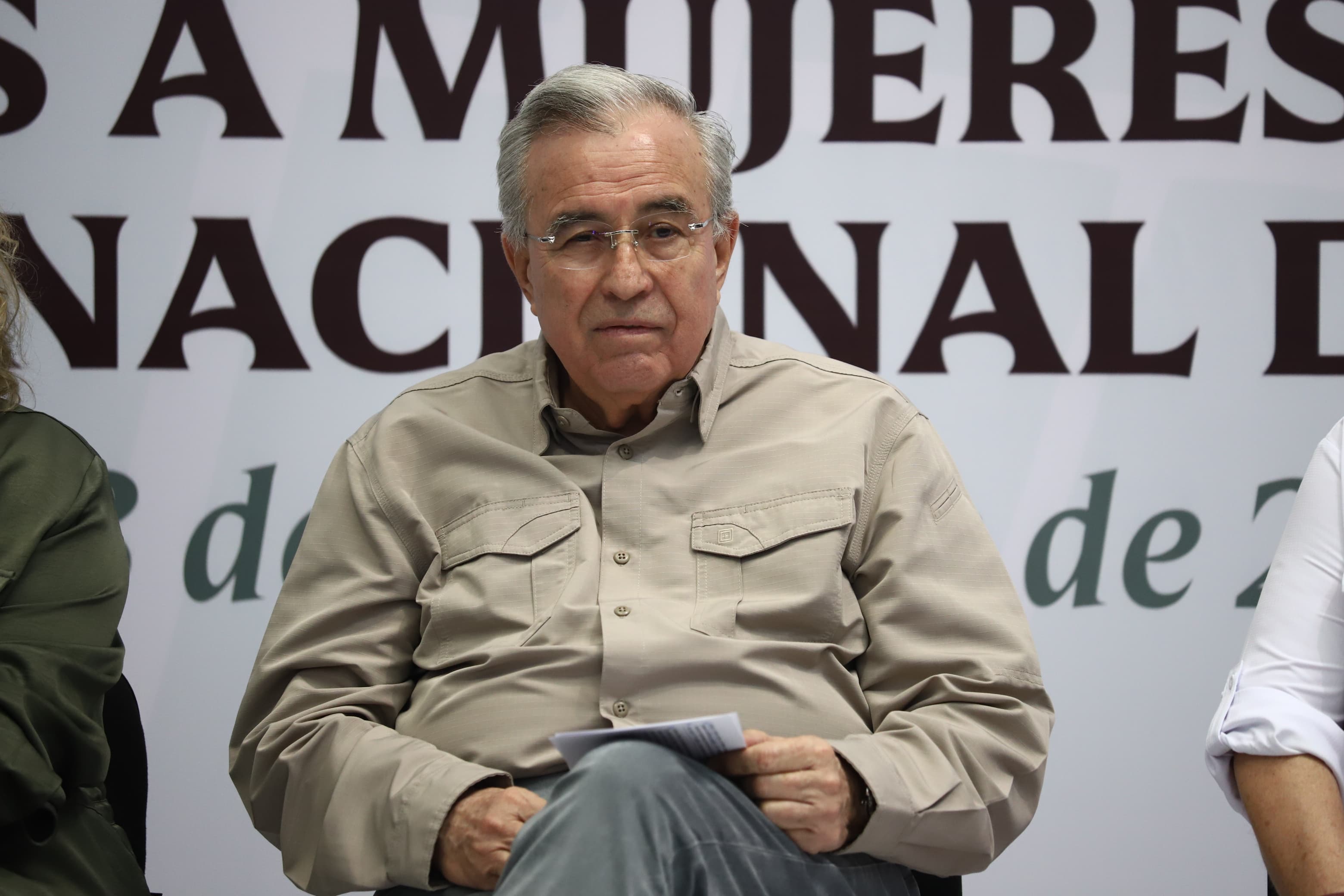 Rubén Rocha Moya entrega de estímulos a mujeres campesinas