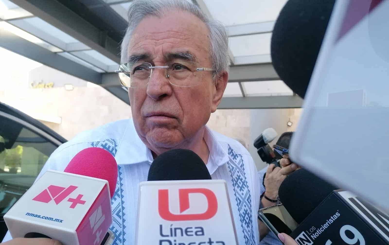 Rubén Rocha Moya con medios de prensa