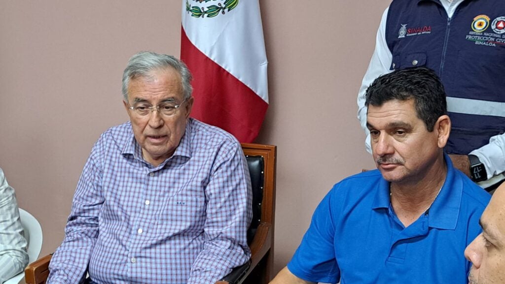 Rubén Rocha Moya y Armando Camacho Aguilar reunidos en Guamúchil