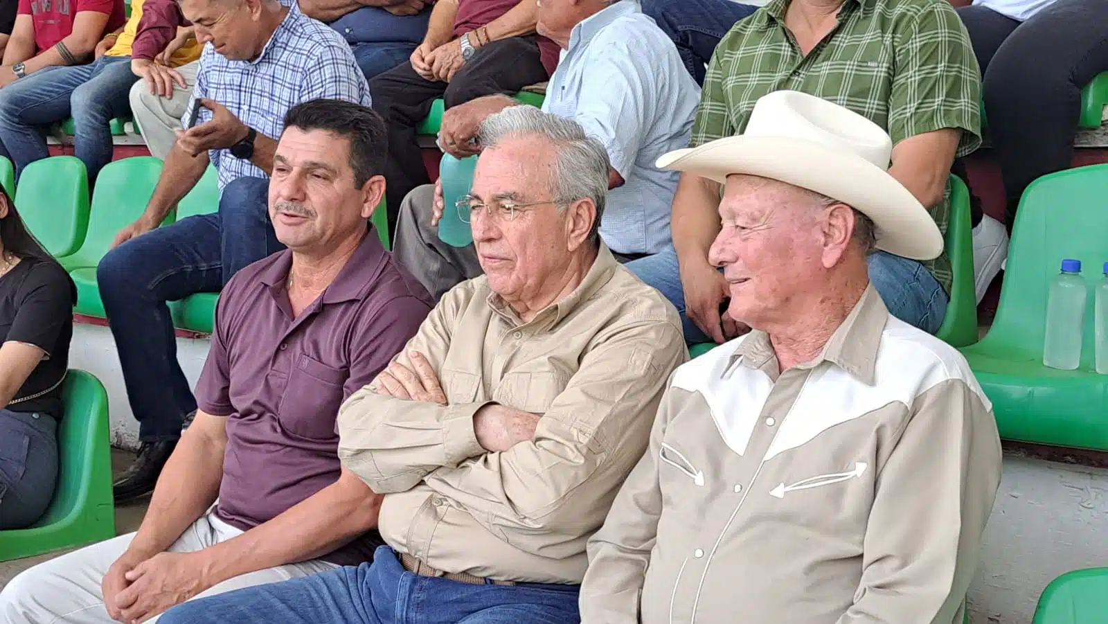 Rubén Rocha Moya acompañado de los alcaldes de Salvador Alvarado, Armando Camacho Aguilar y de Angostura, Miguel Ángel Angulo Acosta.
