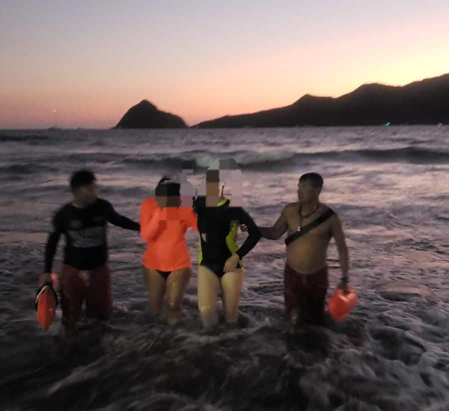 Salvavidas rescatan a turistas en Mazatlán