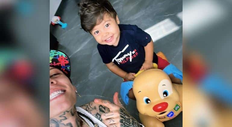 Santa Fe Klan junto su hijo Luka 
