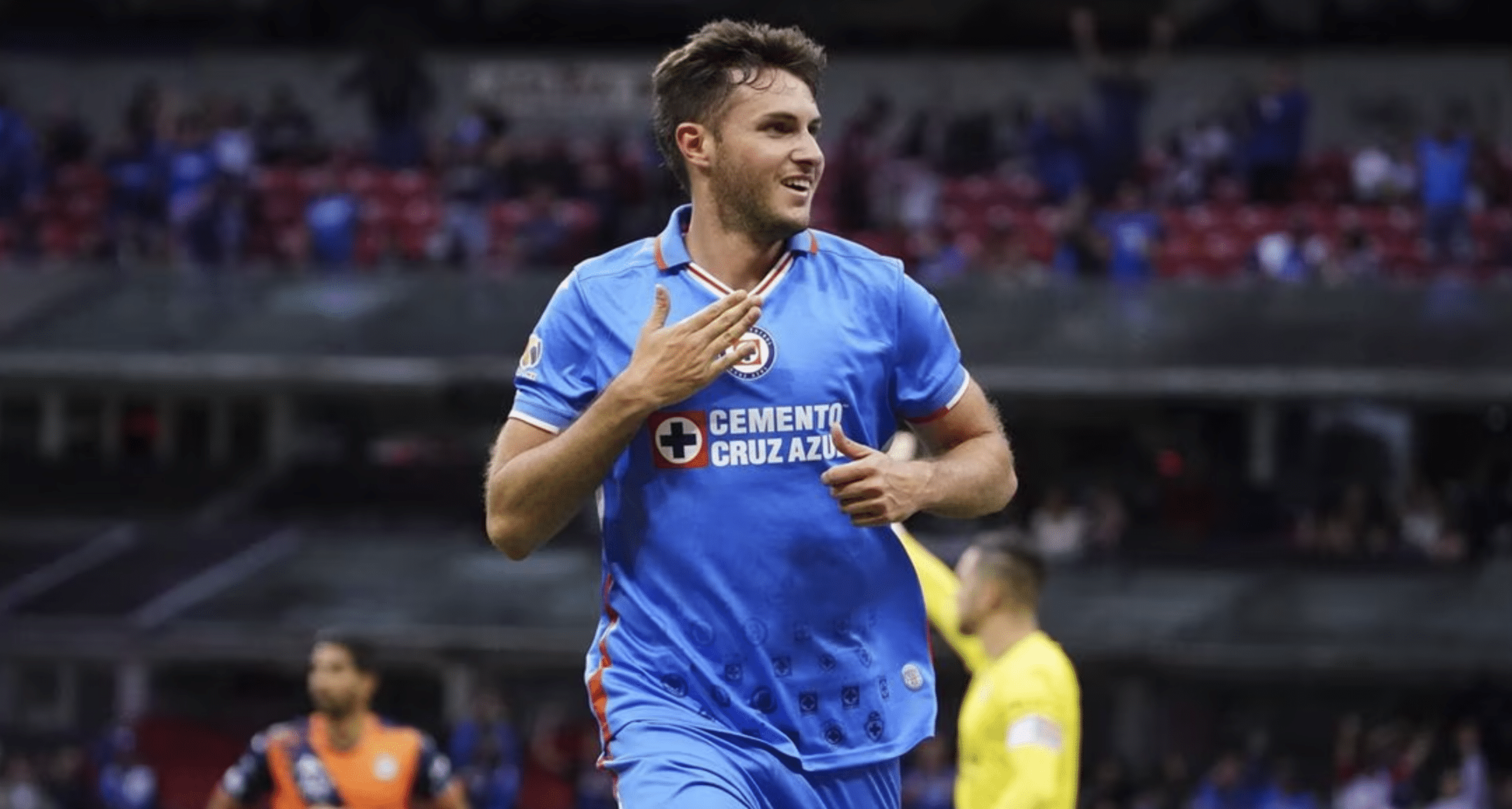 Santiago Giménez con Cruz Azul