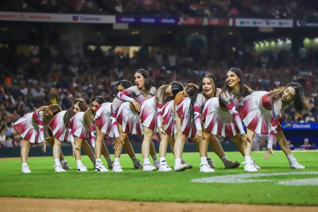 Se lució la Porra Guinda en la inauguración de los Tomateros (1)