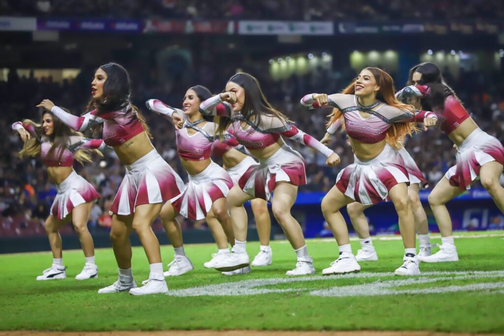 Se lució la Porra Guinda en la inauguración de los Tomateros (5)