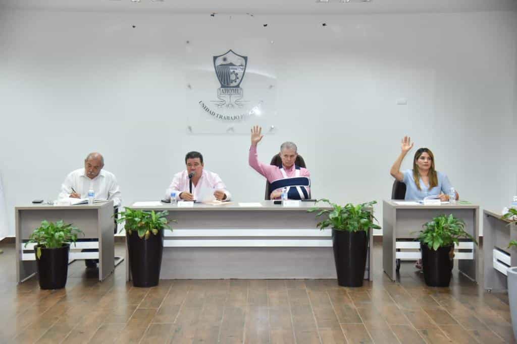 Regidores del Ayuntamiento de Ahome en cabildo