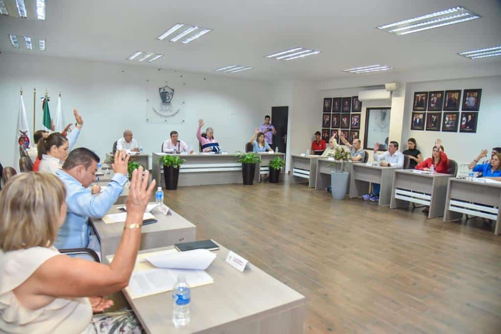 Regidores del Ayuntamiento de Ahome en cabildo