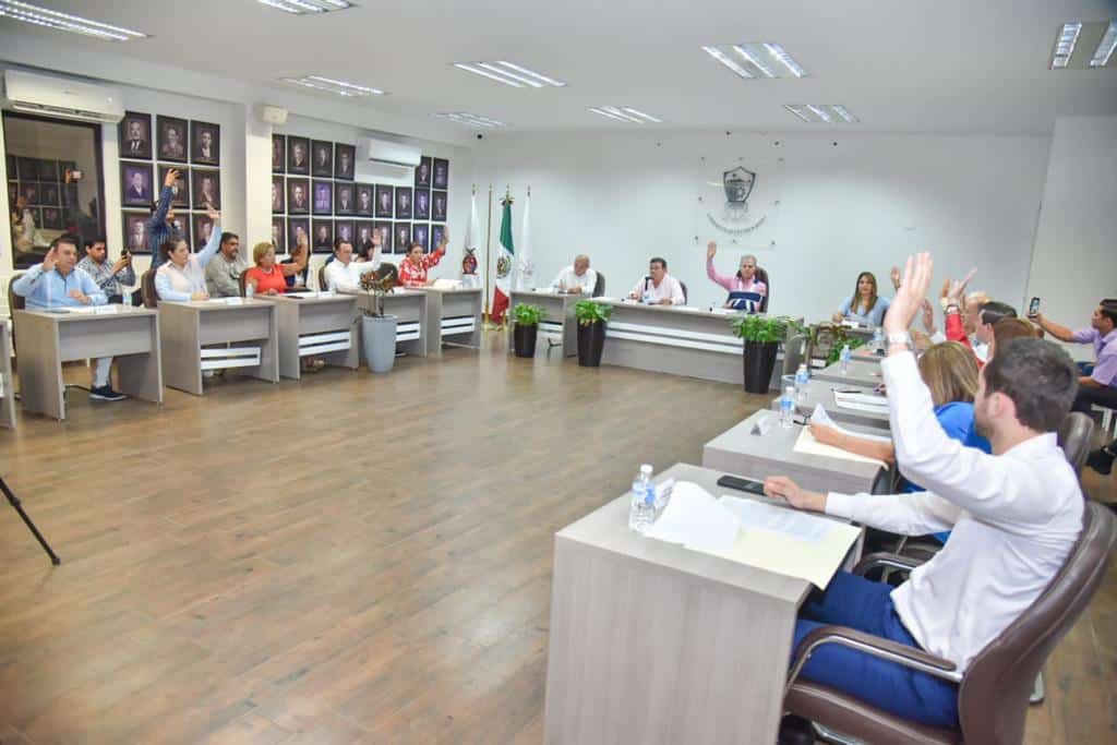 Regidores del Ayuntamiento de Ahome en cabildo