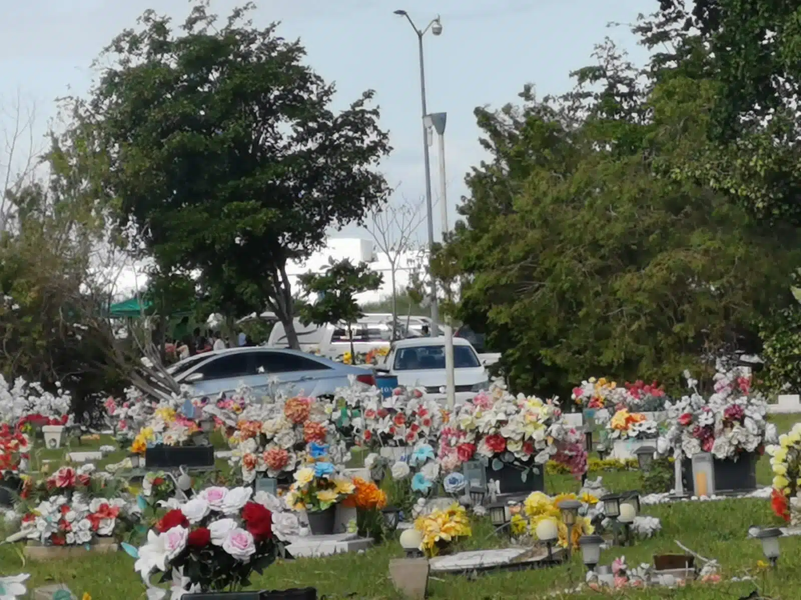 Sepultan a niñas que murieron a manos de su padre.