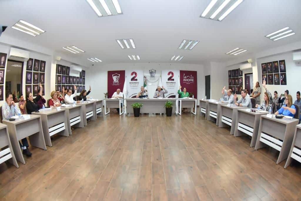Sesión de cabildo celebrada en Palacio Municipal.