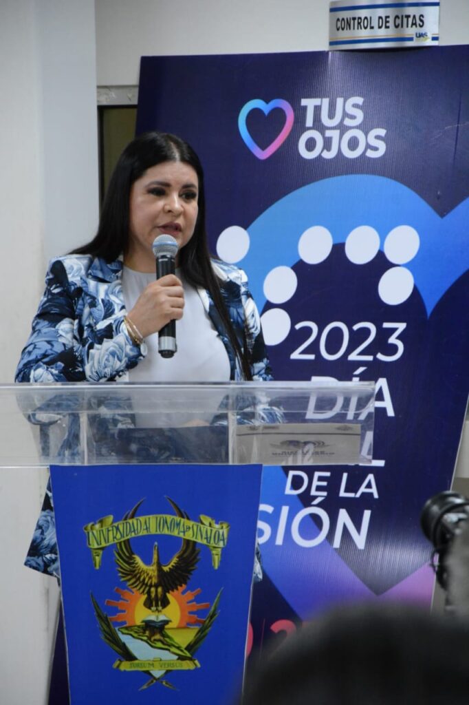 Sofía Angulo de Madueña en una conferencia de oftalmología en Culiacán
