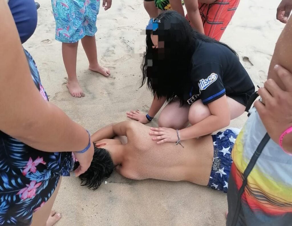 TURISTA RESCATADO EN PLAYAS DE MAZATLÁN