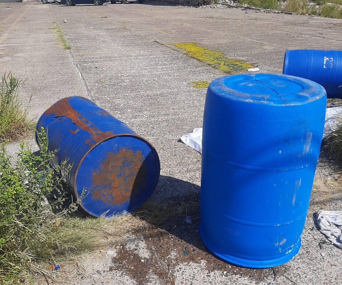 Tambos de 200 litros con precursores químicos