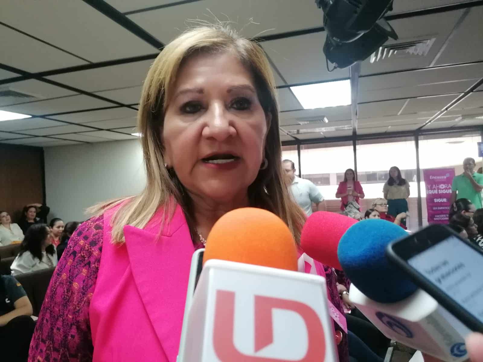 Teresa Guerra Ochoa con medios de prensa