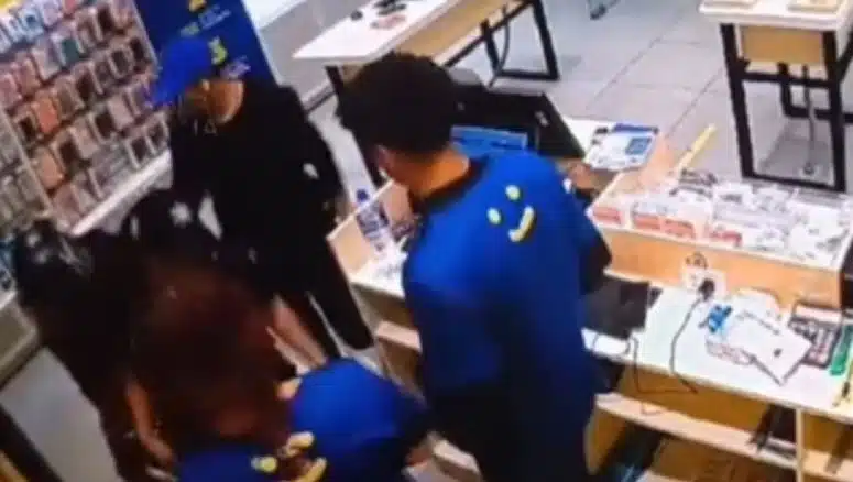 Violento asalto a una tienda de celulares en Puebla