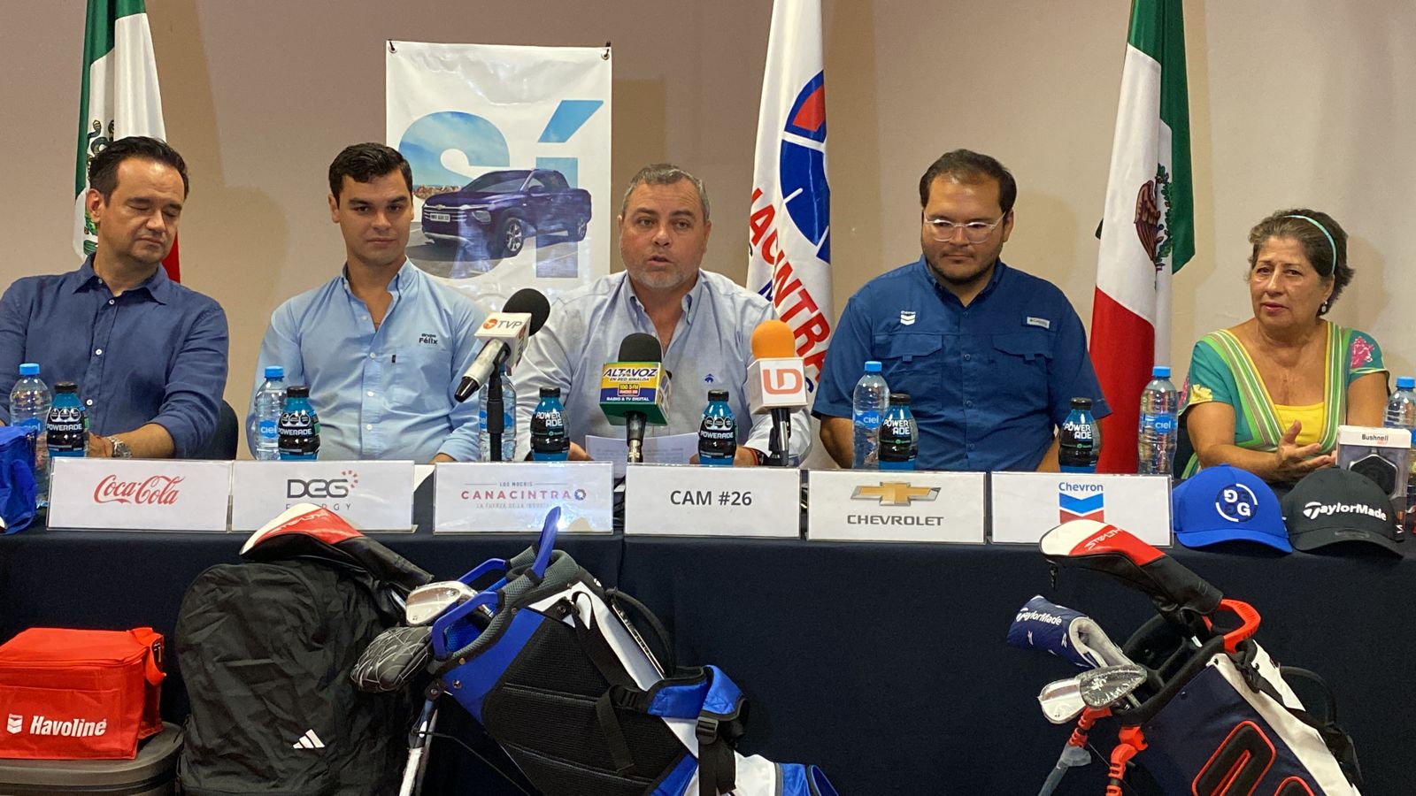 Conferencia de prensa del Torneo de Golf Canacintra 2023 con causa