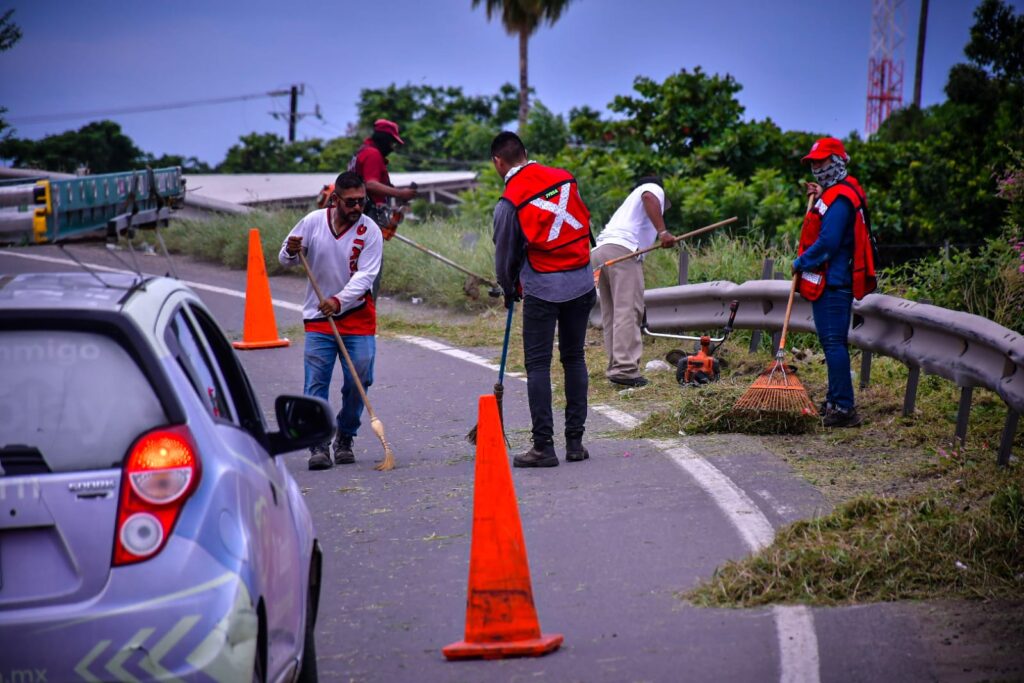 Mantenimiento en calle de Mazatlán