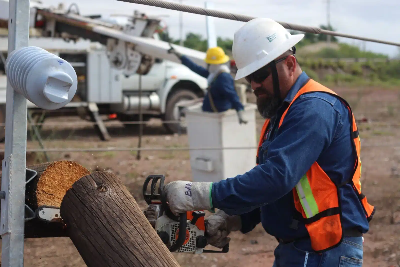 El personal de la CFE logró restablecer el servicio de energía eléctrica en todo Sinaloa tras el paso de “Norma”.
