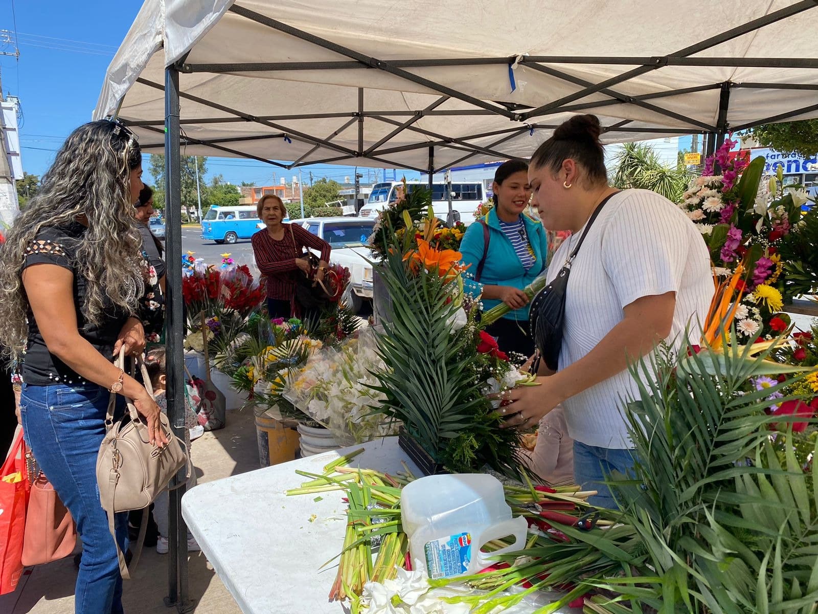 Venta de flores para el Día de Muertos