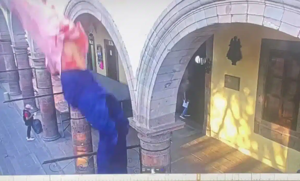 Video de caída de regidor del Palacio Municipal de Salvatierra, Guanajuato