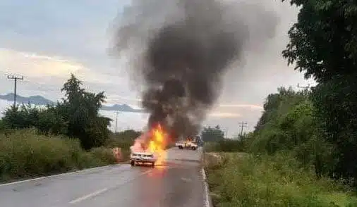 Bloqueos y quema de vehículos en Michoacán