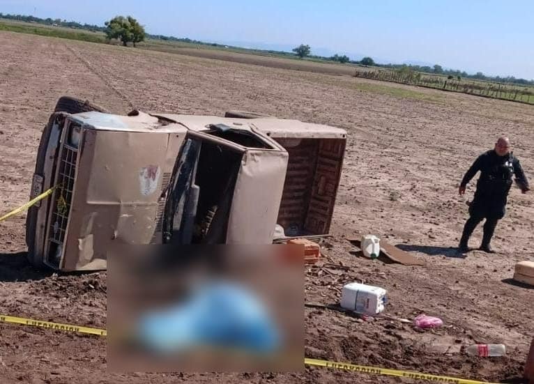 Volcadura de auto en Navolato