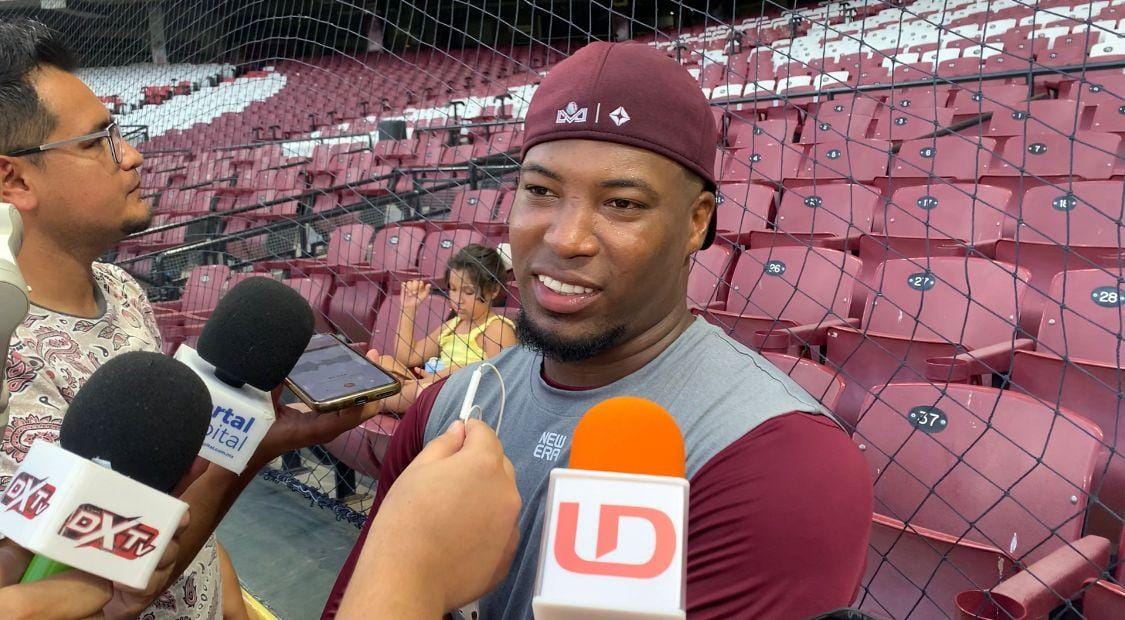 Serpentinero cubano de Tomateros de Culiacán, Luis Miguel Romero