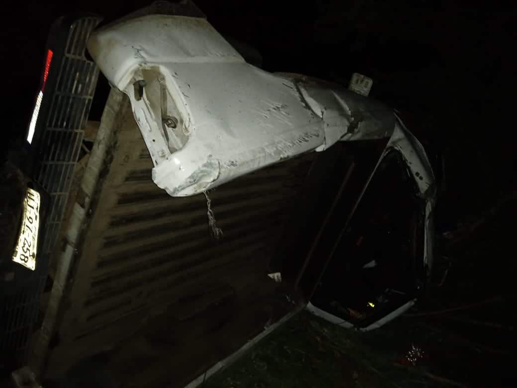 Volcadura deja dos hombres lesionados en la maxipista Culiacán-Mazatlán