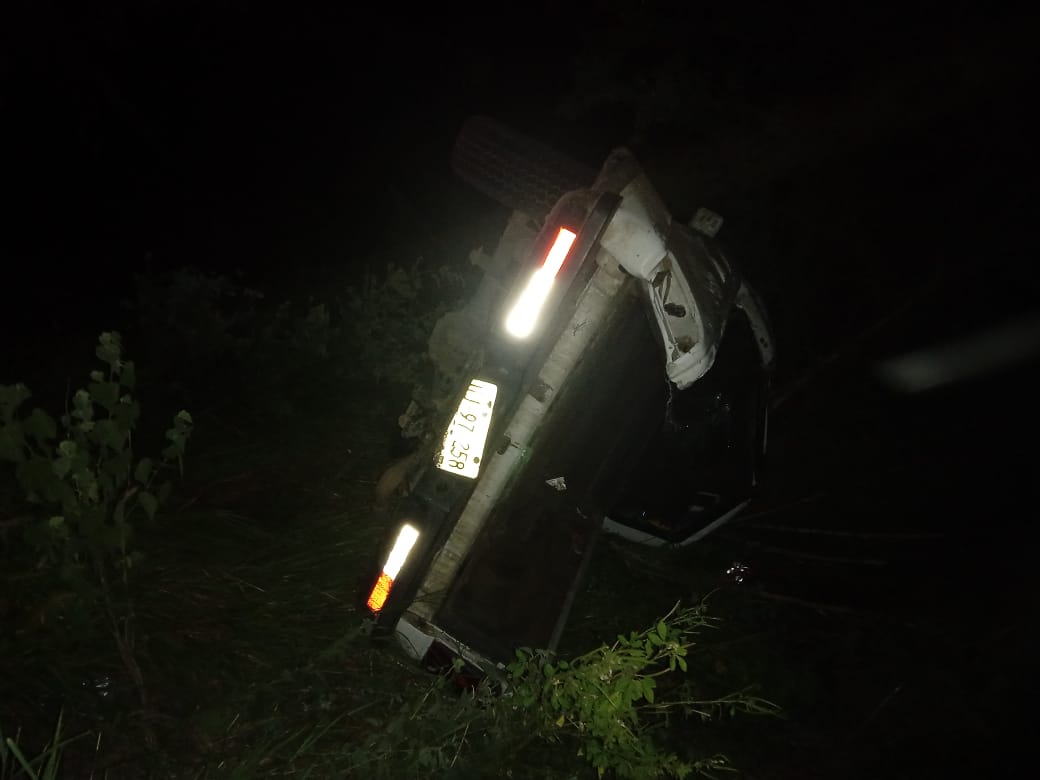 Volcadura deja dos hombres lesionados en la maxipista Culiacán-Mazatlán 