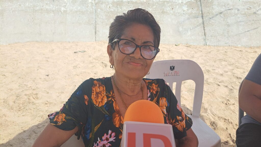 Entrevistada en playa de Mazatlán