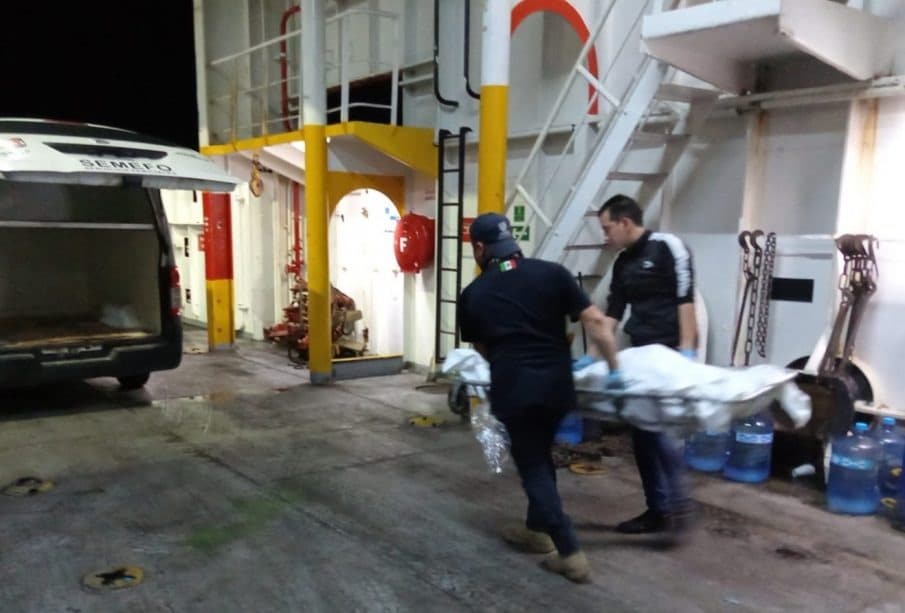 Mujer muere en barco