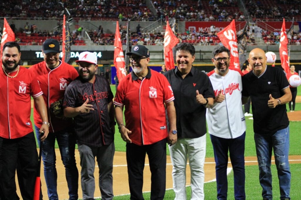 Lanzamiento de la primer bola