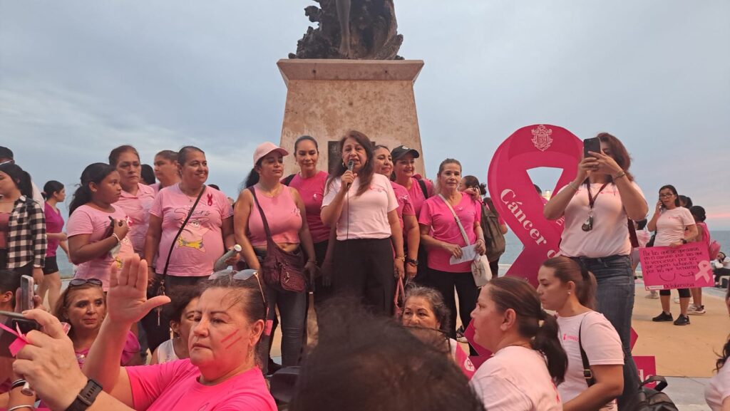 Marcha para concientizar sobre la lucha contra el cáncer de mama