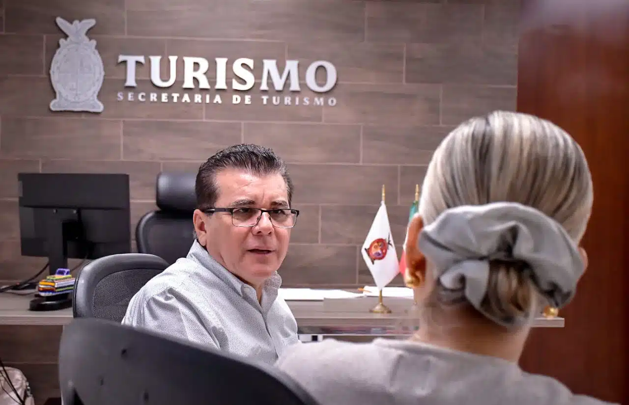 El alcalde de Mazatlán junto a la secretaria de Turismo