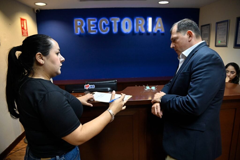 Recibe Robespierre en Rectoría de la UAS a agentes de la Fiscalía