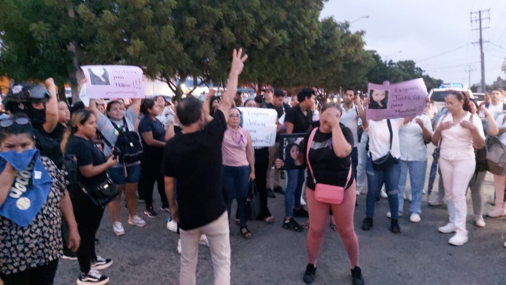 Salen a la calle para exigir justicia para Maylene, mujer asesinada en su casa en Mazatlán