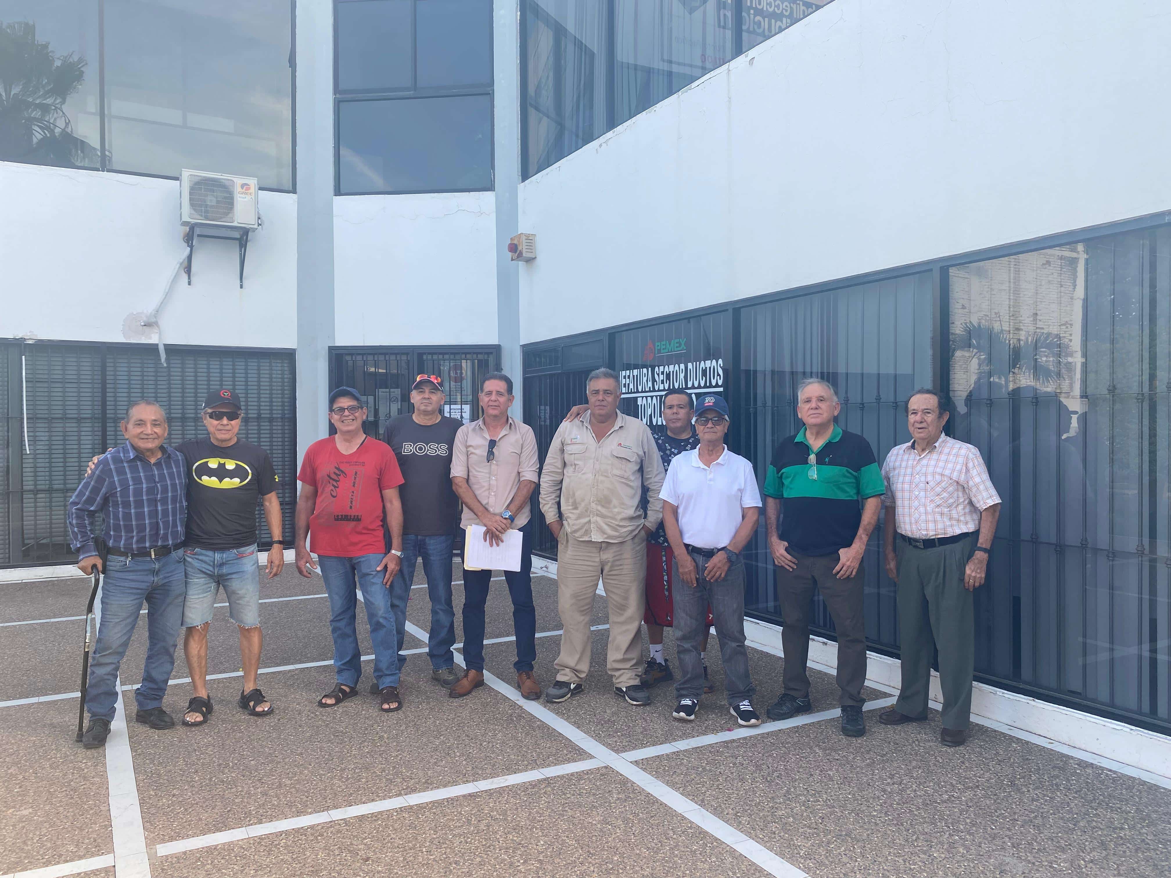 Empleados de Pemex Topolobampo se manifiestan por recorte de sus servicios médicos