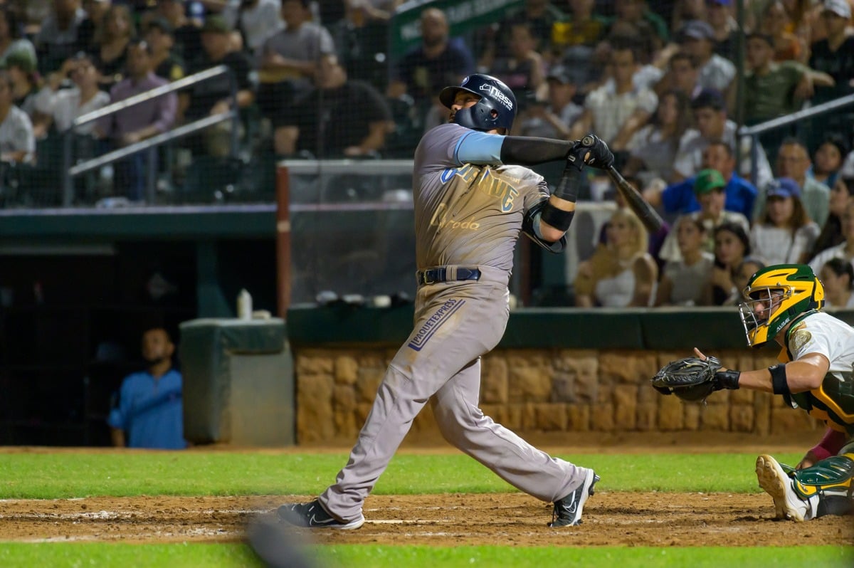 Dispara jonrón con las bases llenas Orlando Piña en Los Mochis