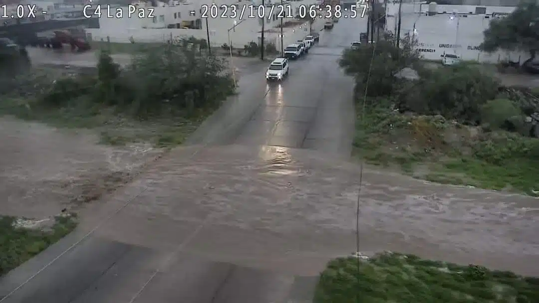 Calle inundada por Huracán Norma en La PAz