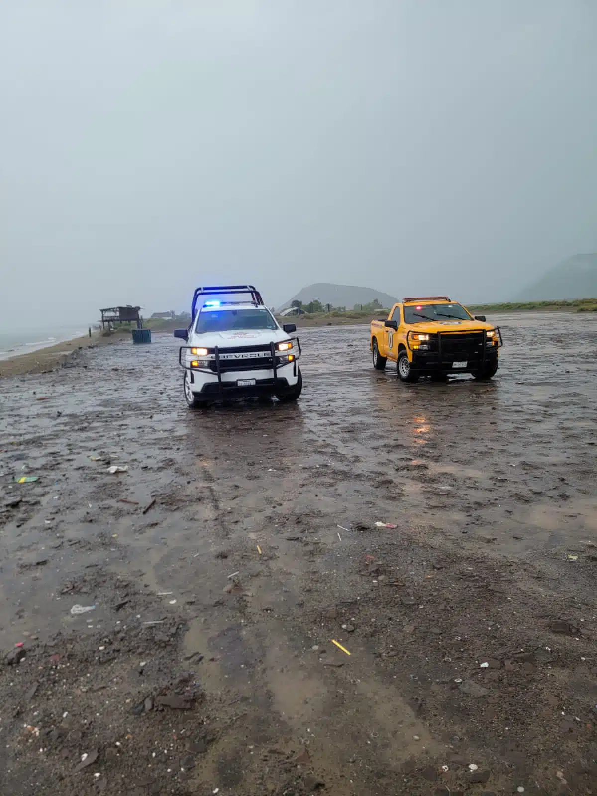 Elementos de seguridad en playas de El Maviri