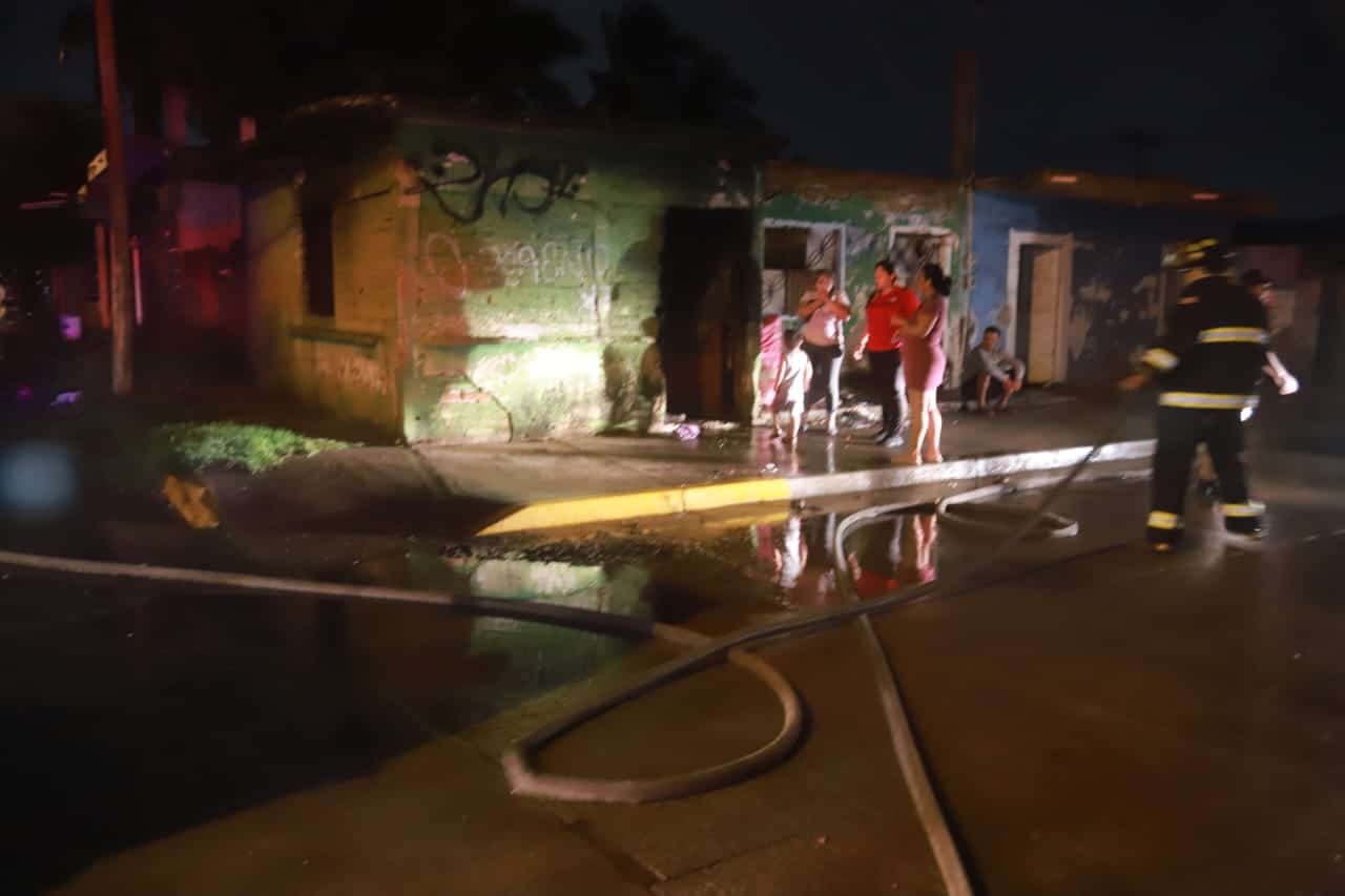Elementos del cuerpo de Bomberos sofocaron las llamas