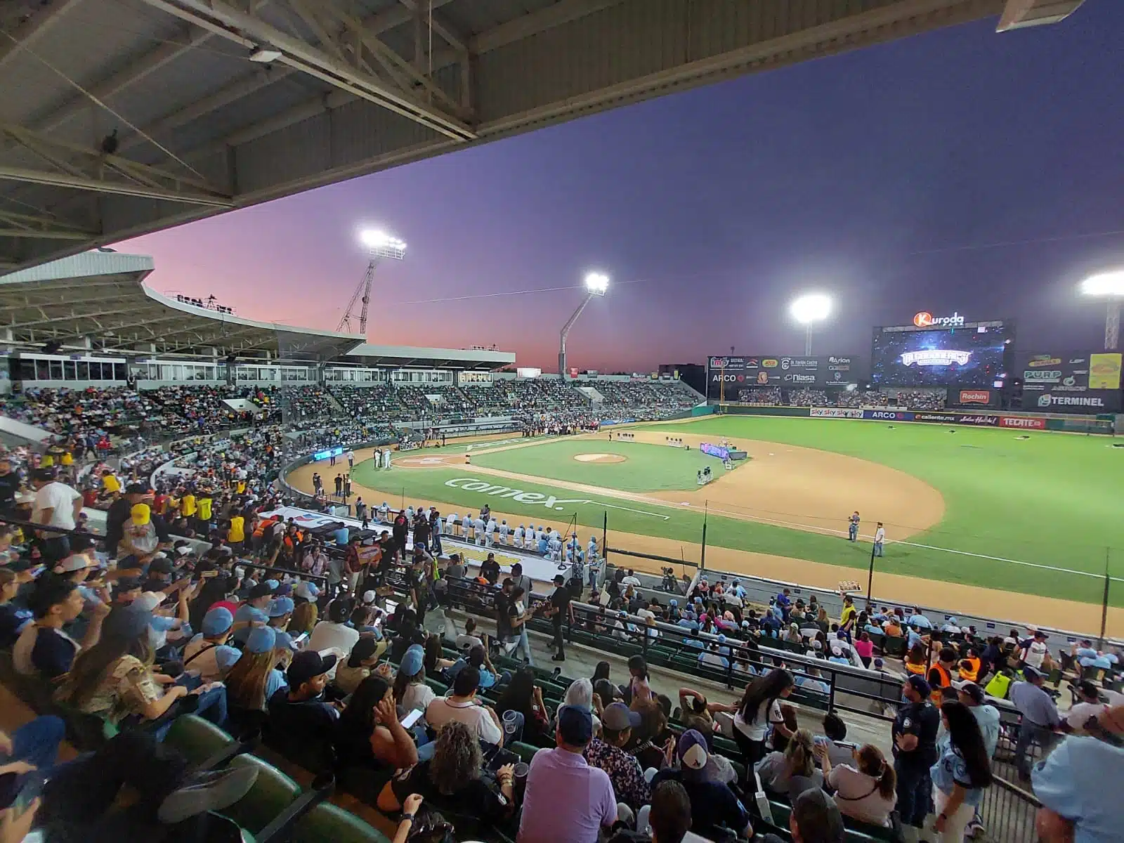 Estadio de los algodonero de guasave durante un juego