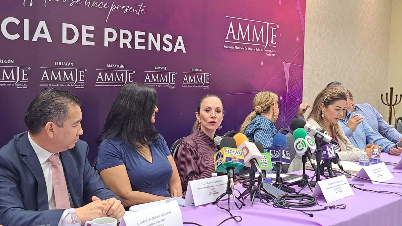Dulce Ruiz Castro, dirigente de Ammje Los Mochis, rinde protesta como delegada de la región noroeste de esta asociación