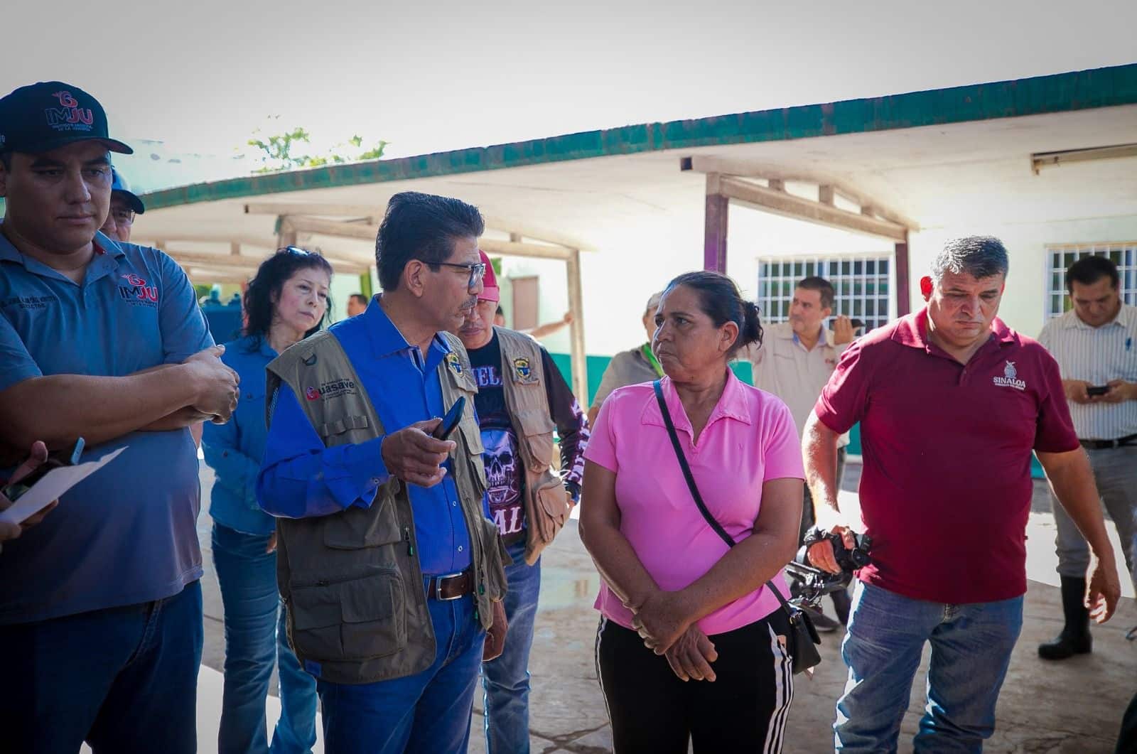 A dos días de “Norma”, retornan familias refugiadas a sus casas en Guasave
