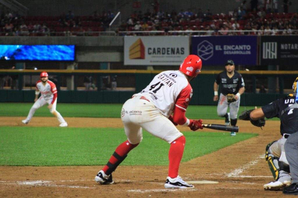 Venados silencia a la ofensiva cañera a la “hora cero” y asegura serie en el puerto