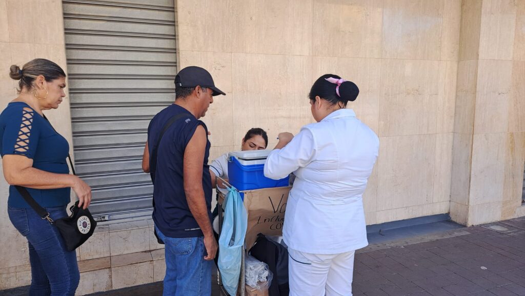 En Mazatlán, atienden llamado del sector Salud para vacunarse contra la influenza y COVID-19