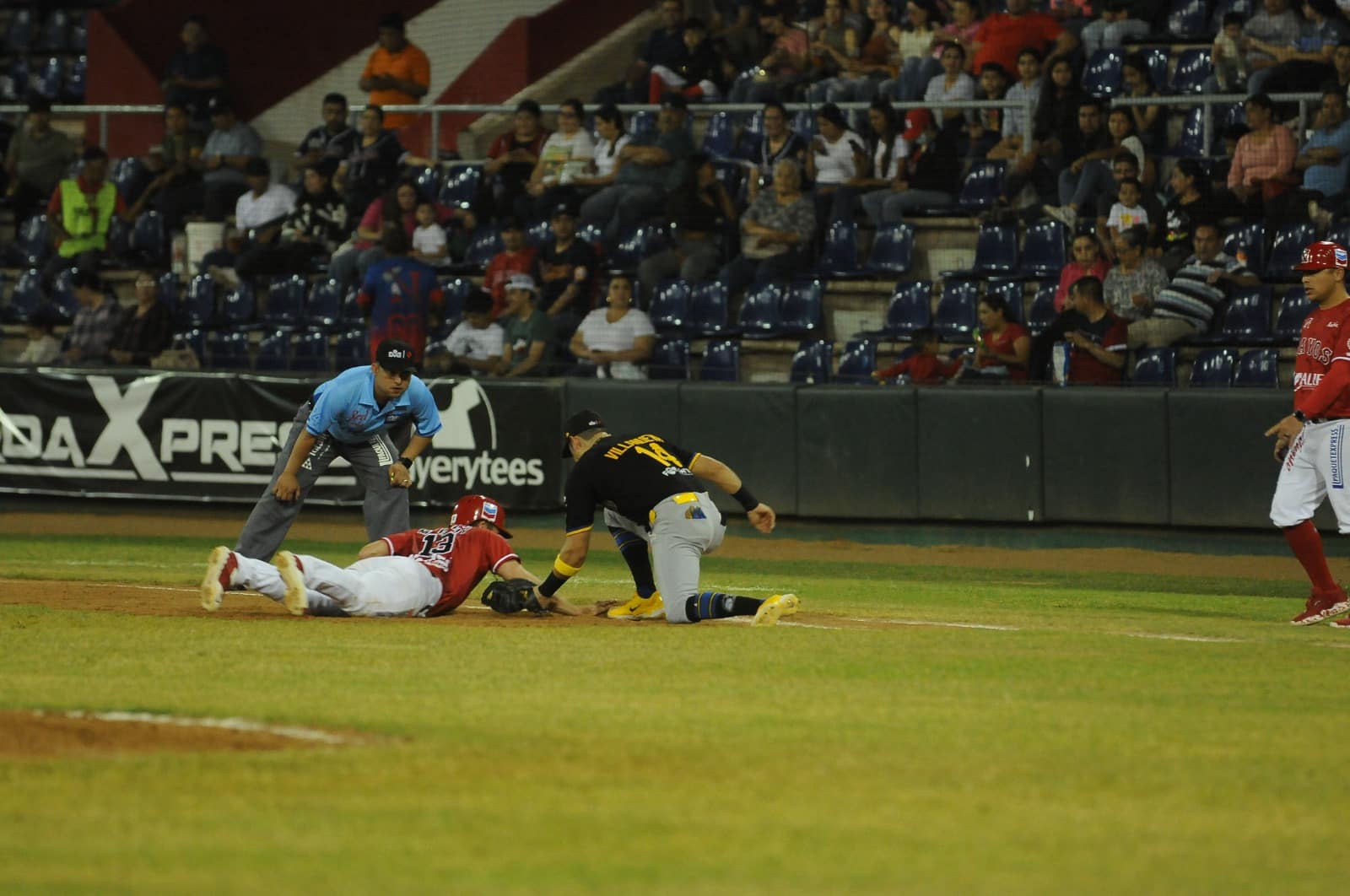 Max Murphy regresa a la primera base en un revire