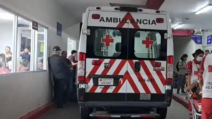 Ambulancia de Cruz Roja Culiacán.