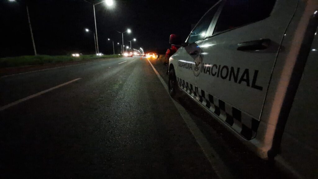 ¡Precaución! Baches causan ponchaduras a 15 vehículos en hora y media al sur de Culiacán