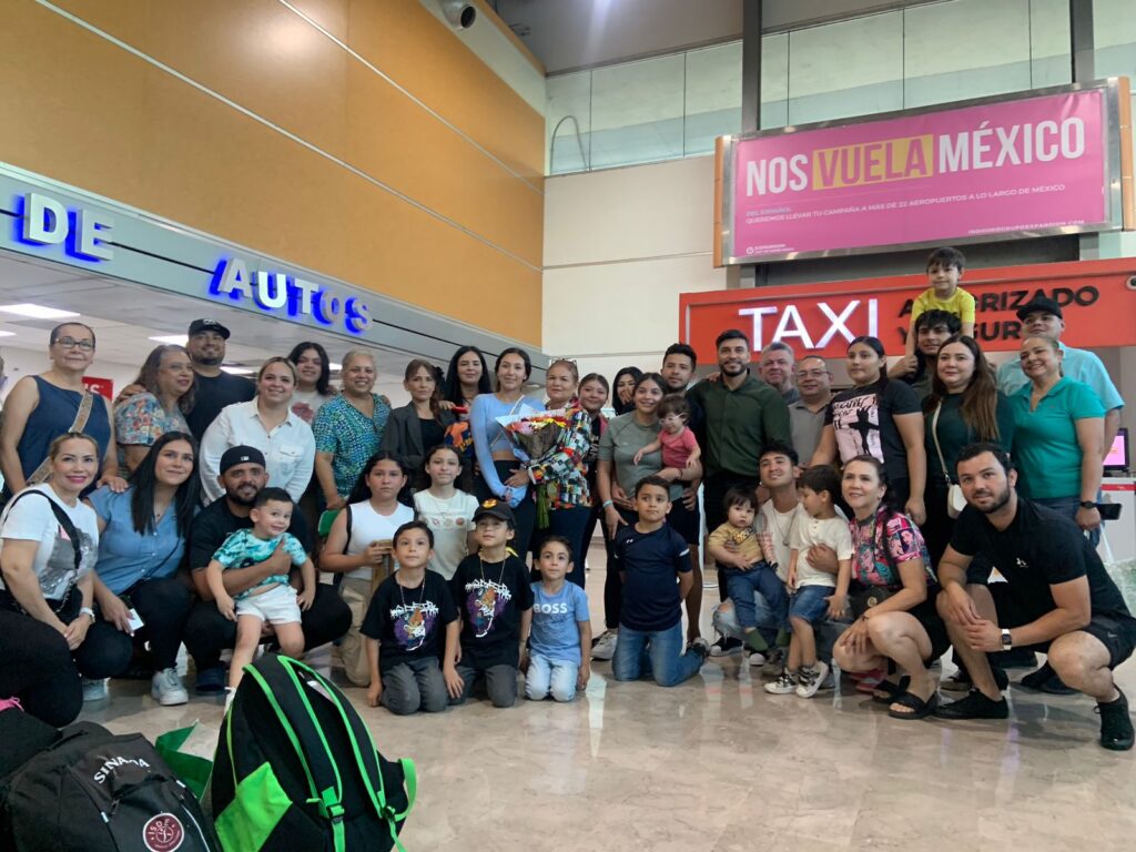 ¡Emotivo momento! Selección de softbol de Sinaloa regresa después de quedar varada en Acapulco